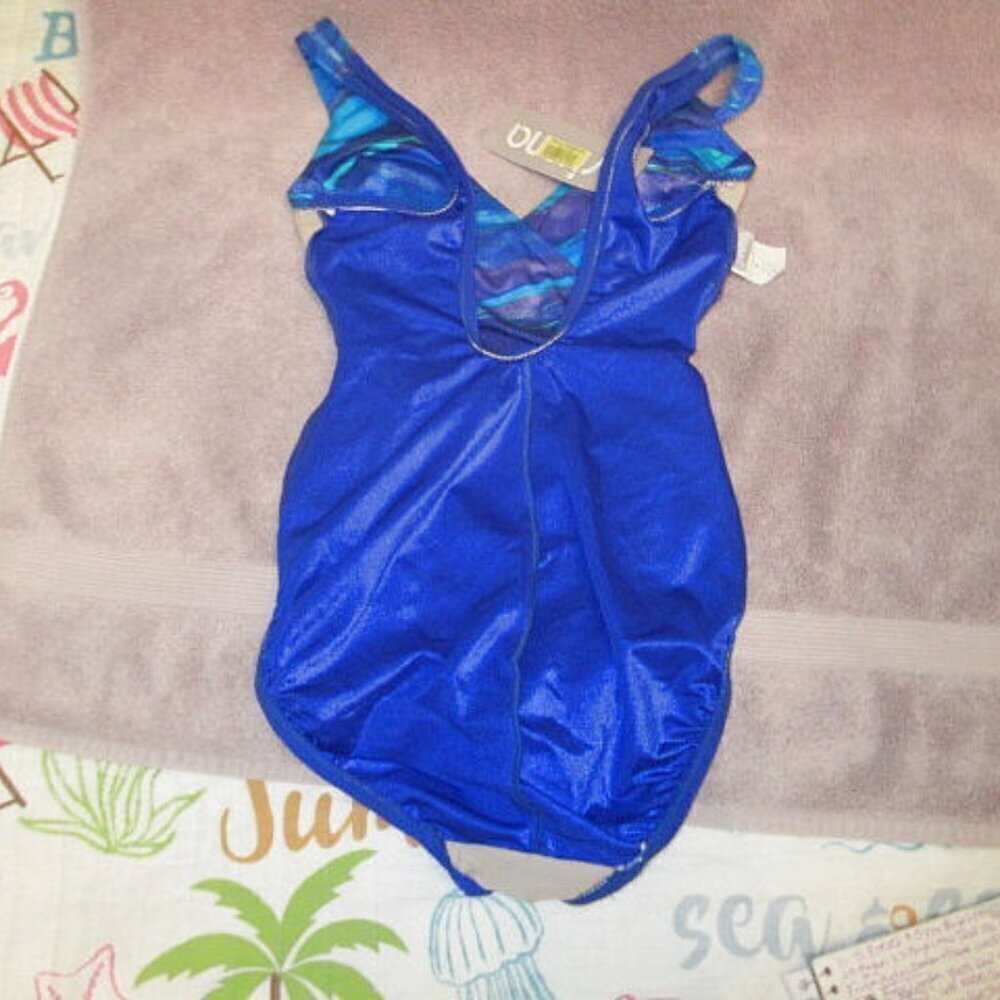 Sirena One Piece Swimsuit Size 8 Slimming Surplice Ocean Waves Beach Resort NWT - Picture 10 of 12